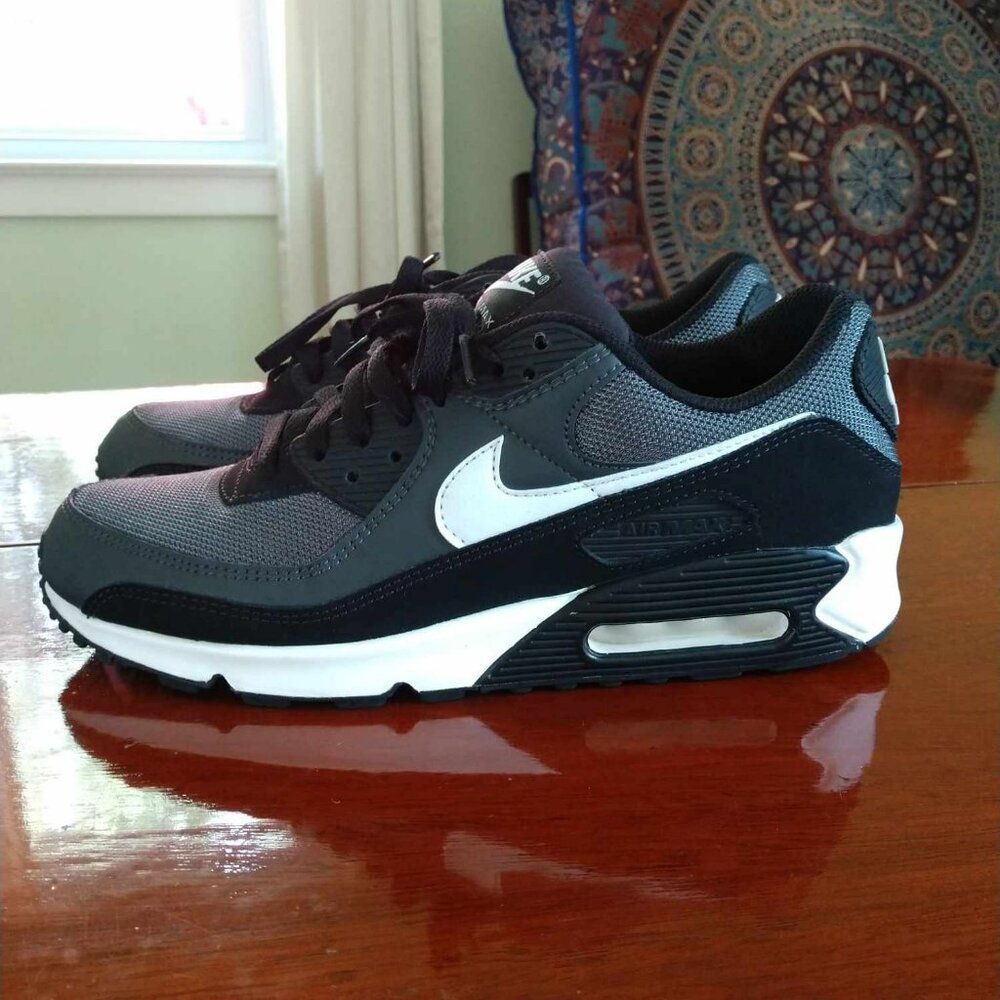 EUC Nike Air Max 90
